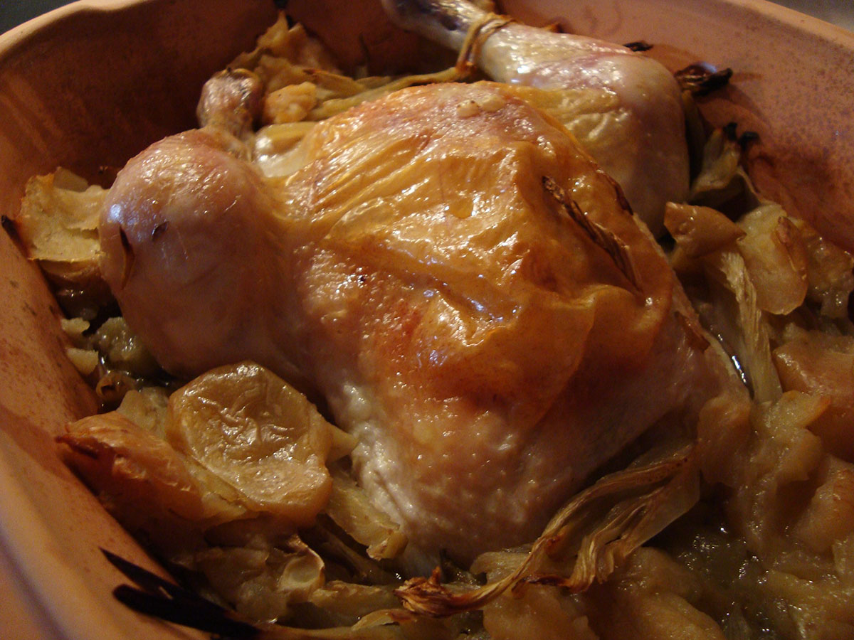 Kylling i römertopf med citron, æble og fennikel, speltsalat med hokkaido græskar og saltet citron, æblekager med hasselnøddeis