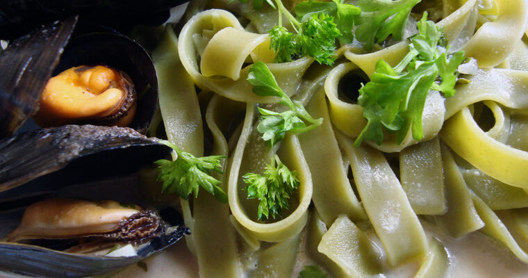 Blåmuslinger med fløde og fettucini