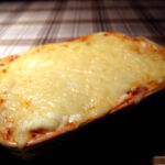lchf-lasagne, lasagne, lasagne uden pasta, oksekød, kål, smør, oregano, timian, basilikum, hvidløg, flødeost, løg, mælk
