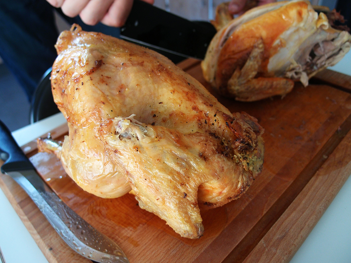 Grillet kylling med citronsmør og spidskålssalat