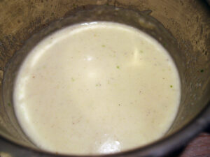 hvidløgssauce, mælk, hvedemel, hvidløg, sauce