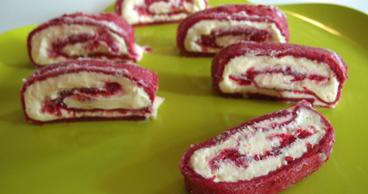 Omvendt hindbærroulade med hvid chokolade