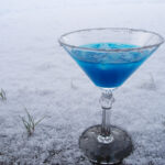 vinterdrink, frozen, nytårsdrink, drink, absinth, lys rom, sprite, isterninger, blå curacao