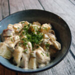 wienersalat, pålægssalat, pålæg, svinekød, pølser, kartofler, creme fraiche, mayonnaise, purløg, drueagurker, rødløg, sennep