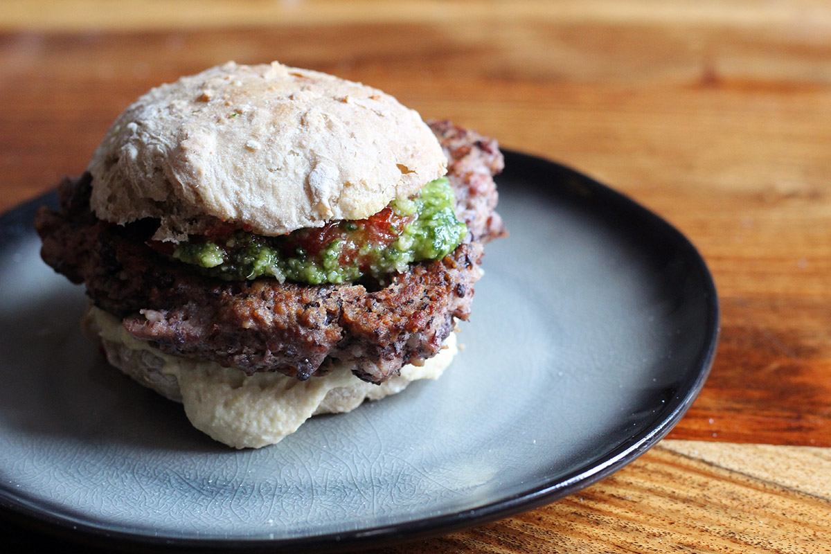 Bønneburger med pesto