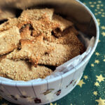 sesam-knækbrød, sesam knækbrød, knækbrød med sesam, sesamfrø, fuldkornshvedemel, hvedemel, sesamolie, øl, havregryn, bagepulver,