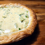 broccolitærte, broccoli-tærte, tærte med broccoli, vegetartærte, tærte, broccoli, æg, creme fraiche, ost, sennep, butterdej,