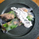 lakseruller, ruller med laks, laks i ruller, forårsruller med laks, grillet laks, laks på dåse, broccoli, spidskål, dildcreme, dild, creme fraiche, mayonnaise, græsk yoghurt, ærter,
