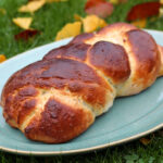 finsk kardemommebrød, kardemommebrød, pulla, hvedebrød, hvedemel, kardemomme, smør, æg, gær, rørsukker, mælk,