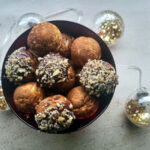 æbleskiver med nødder, æbleskiver med valnødder, æbleskiver, hvedemel, valnødder, vanilje, appelsin, kardemomme, natron, æg, kærnemælk,