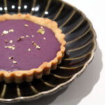 blåbærtærter, små blåbærtærter, blåbær, hvedemel, smør, flormelis, vanilje, hvid chokolade, fløde