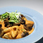 tofusauce, pasta i tofusauce, tofu, vegetarret, tofu-ret, tomater, oregano, rødvin, svampe,
