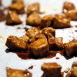 tofubidder, glaseret tofu, tofu, hvedemel, karry, hoisinsauce, soyasauce, citron,