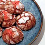 red velvet cookies, red velvet, røde småkager, hvedemel, smør, rørsukker, flormelis, pastafarve, mørk farin, vanilje, kakaopulver,