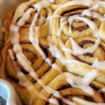 kanelsnegle, kanelsnegl, wienerbrød, hvedemel, gær, rørsukker, smør, kanel, vanilje, flormelis,