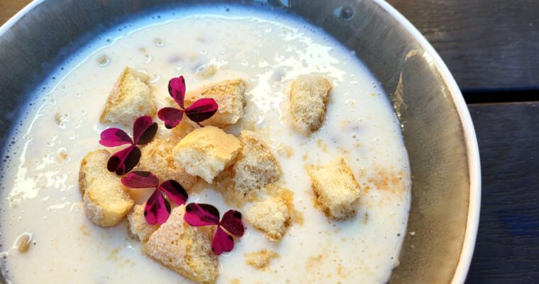 Koldskål med passionsfrugt