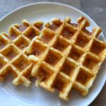 hytteost-vafler, hytteostvafler, vafler med hytteost, hytteost, æg, løppefrøskaller, rapsolie,