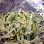 broccoli-slaw-broccolislaw, broccolisalat, kålsalat, kål, broccoli, spidskål, creme fraiche