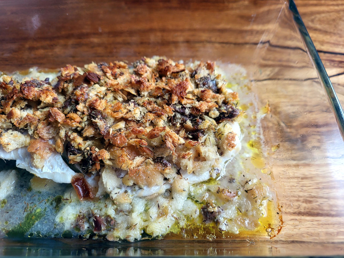 Fisk med ansjoscrumble