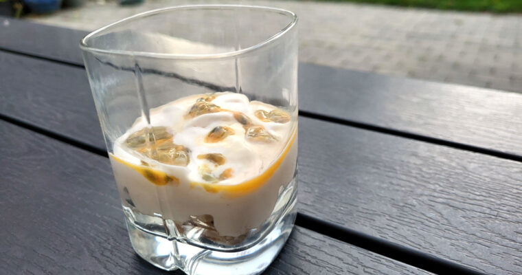 Syllabub med passionsfrugt